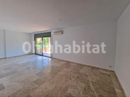 Lloguer àtic, 161 m², prop de bus i tren, Calle d'Esteve Pila