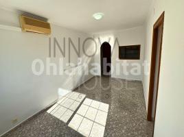 Piso, 65 m², cerca de bus y tren, Avenida Carmen Amaya