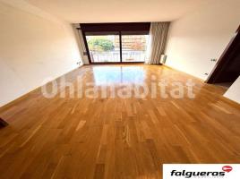 For rent flat, 115 m², near bus and train