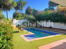 Casa (unifamiliar adossada), 195 m², Zona