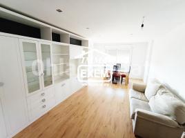 Piso, 135 m², cerca de bus y tren, seminuevo