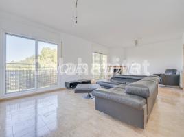 Houses (villa / tower), 322 m², almost new