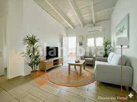 Àtic, 61 m², prop de bus i tren