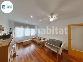 Pis, 63 m², près de bus et de train, presque neuf