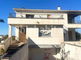 Houses (villa / tower), 370 m², Calle de les Oliveres