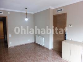 Pis, 73 m², prop de bus i tren, Calle de Barcelona