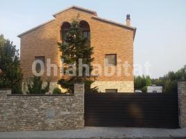Houses (detached house), 705 m², near bus and train, almost new