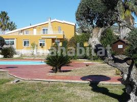 Houses (villa / tower), 600 m², near bus and train, almost new, Carretera Godall